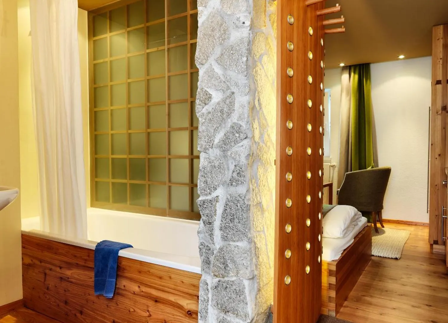 ****  Hotel Goldener Adler - Im Sommer Silvretta Card Premium Inkludiert ايشجل النمسا