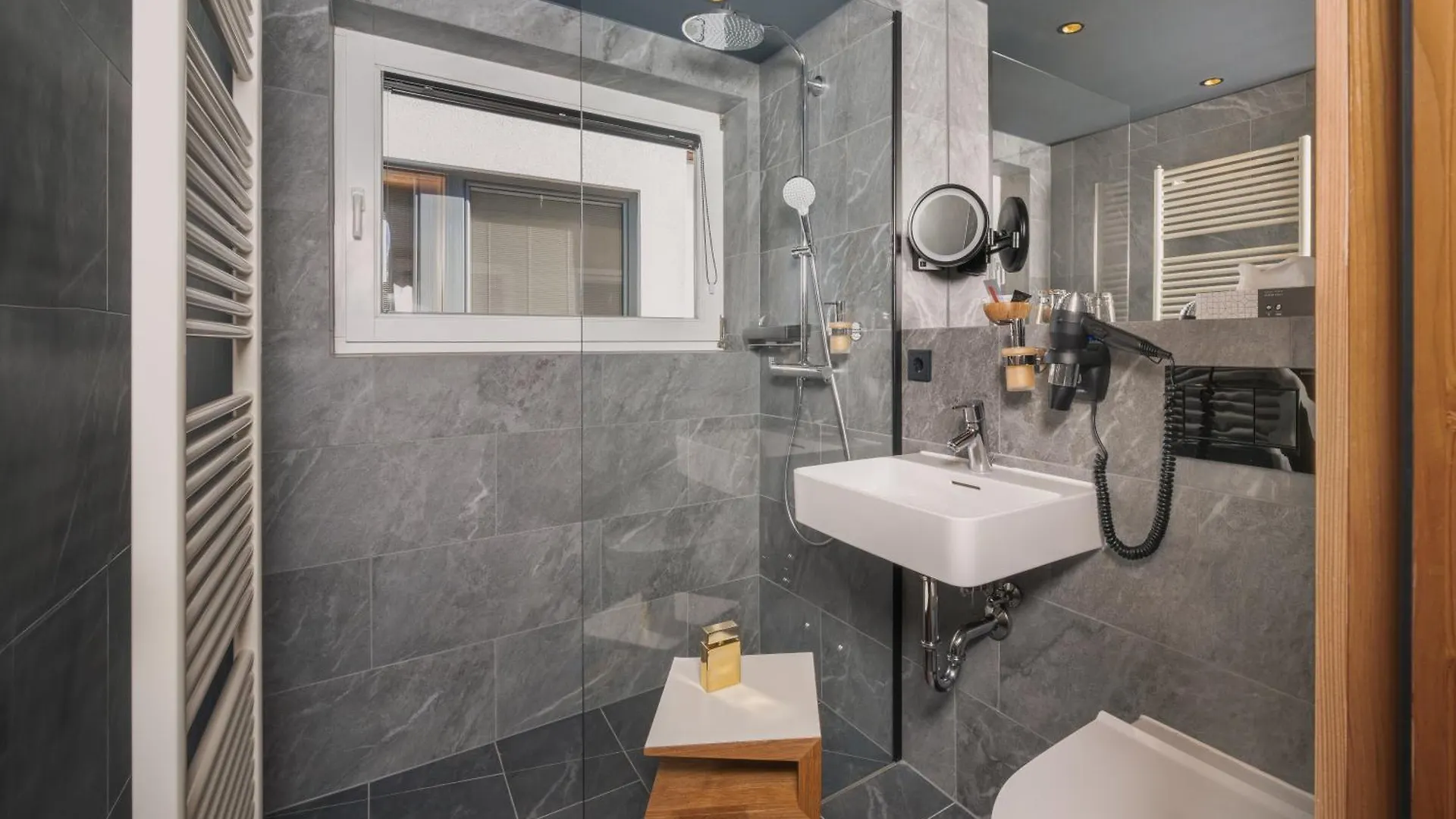 Hotel Goldener Adler - Im Sommer Silvretta Card Premium Inkludiert ايشجل
