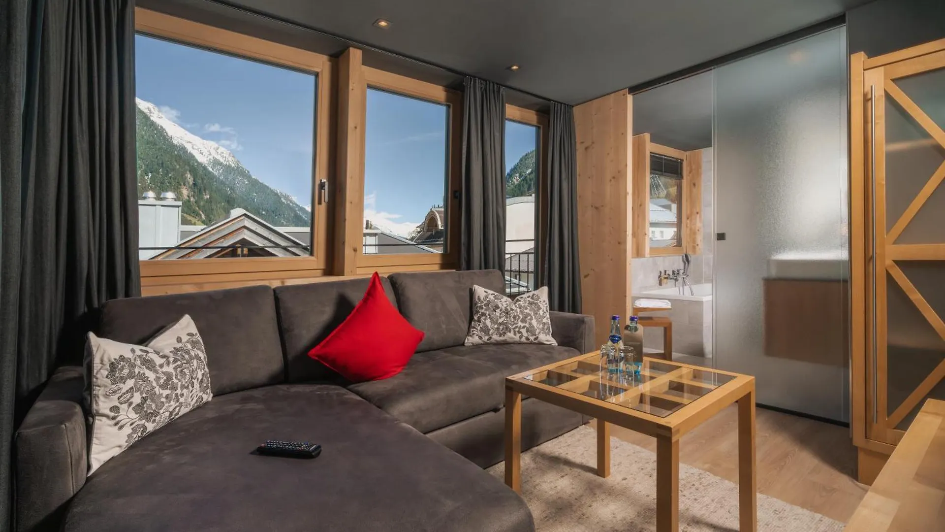 Hotel Goldener Adler - Im Sommer Silvretta Card Premium Inkludiert ايشجل 4*,  النمسا
